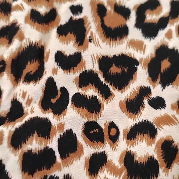 Emery Rose Leopard Women's LG Romper W/Ruffle Straps - Picture 2 of 12